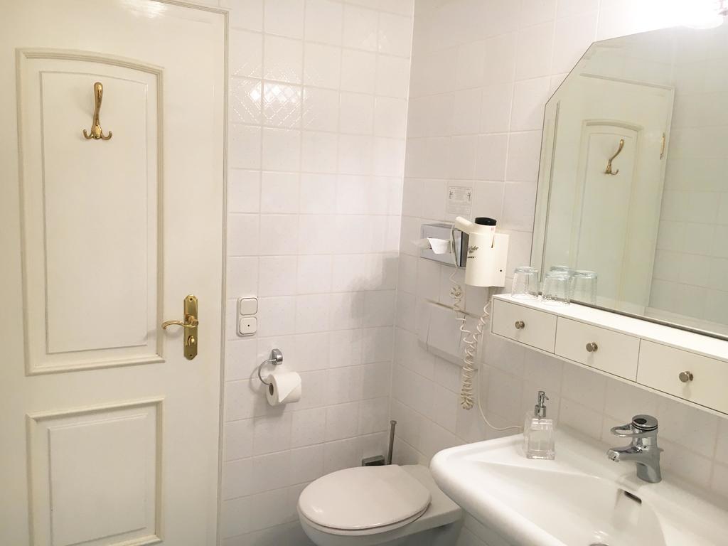 Hotel Krone Laudenbach  Экстерьер фото