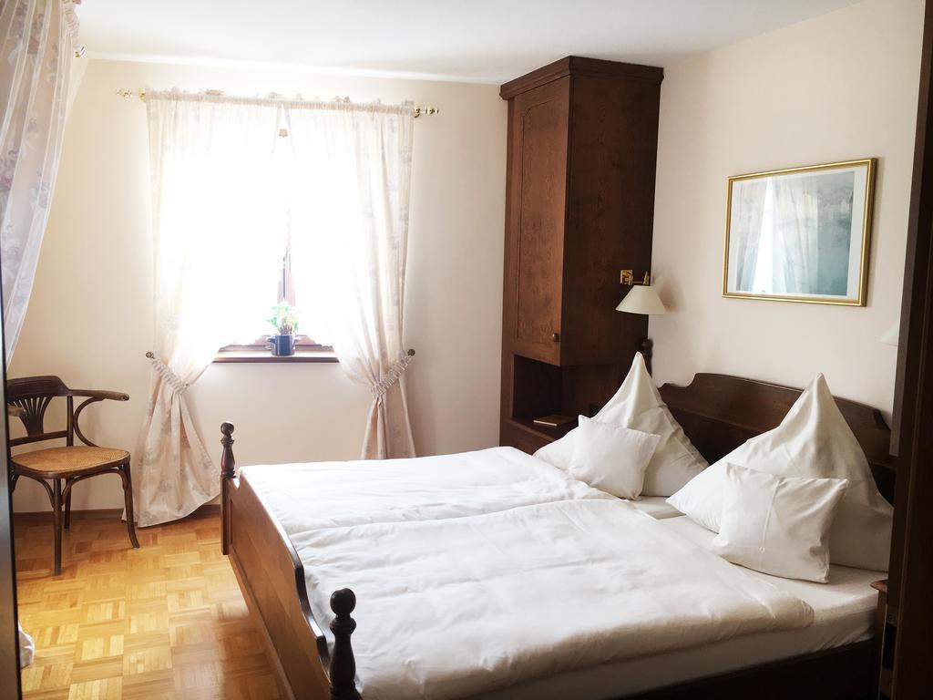 Hotel Krone Laudenbach  Экстерьер фото