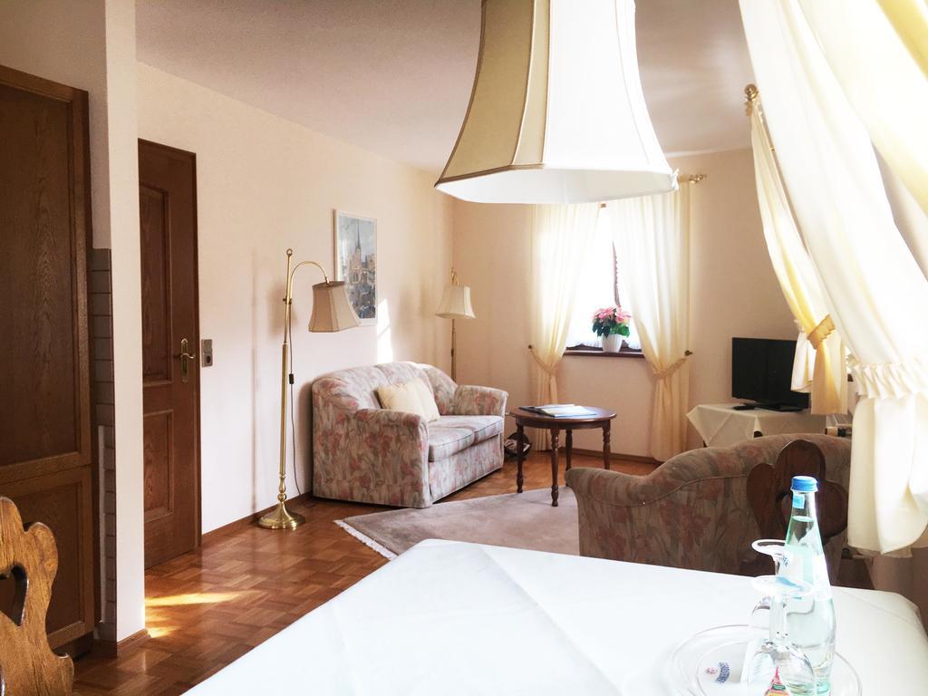 Hotel Krone Laudenbach  Экстерьер фото