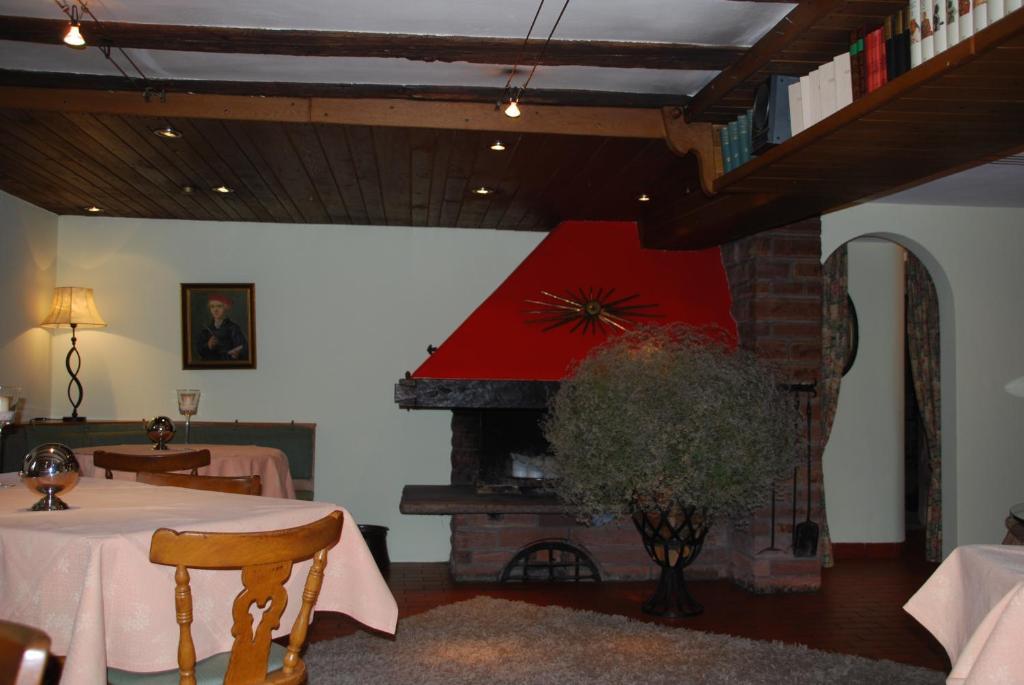 Hotel Krone Laudenbach  Экстерьер фото