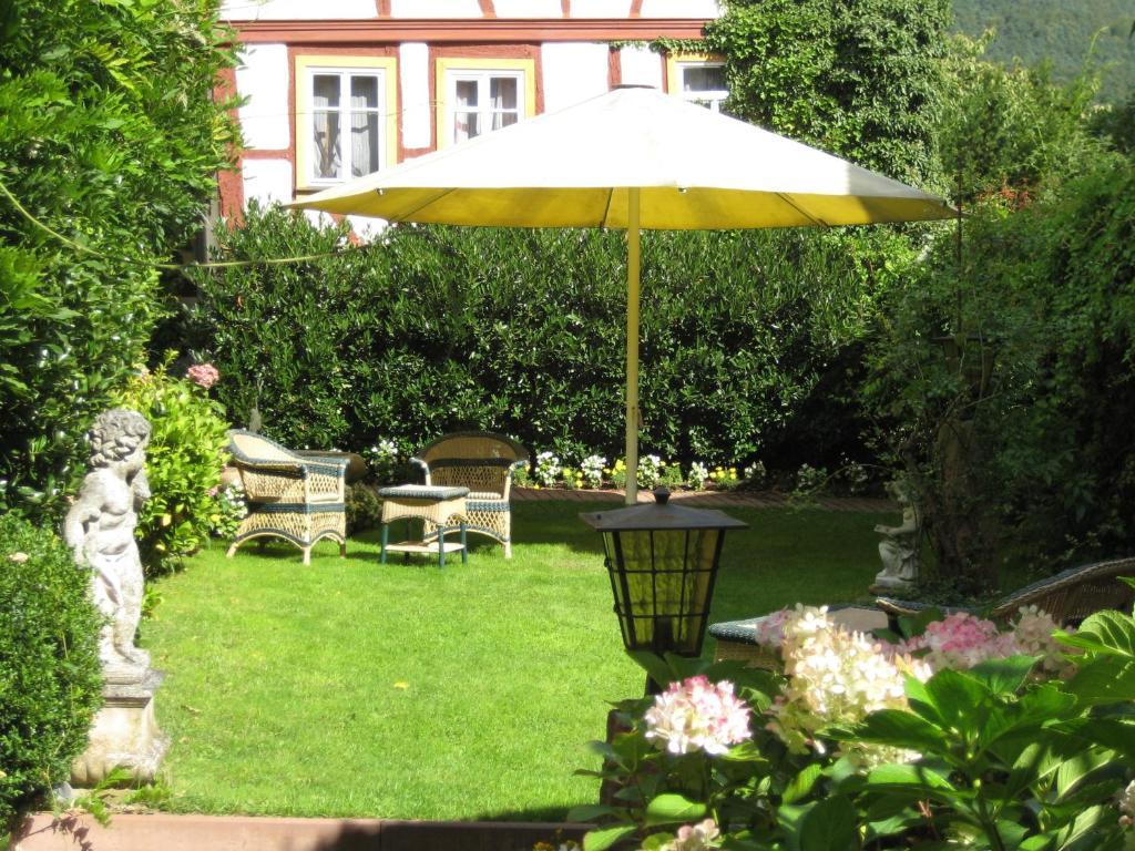 Hotel Krone Laudenbach  Экстерьер фото