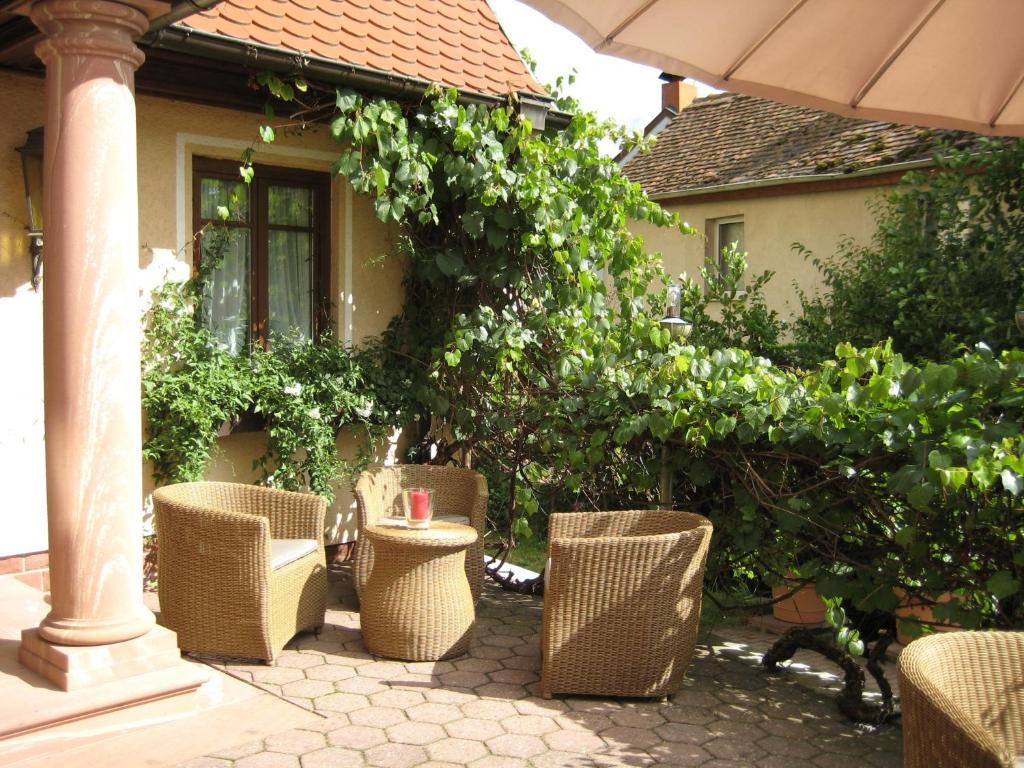 Hotel Krone Laudenbach  Экстерьер фото